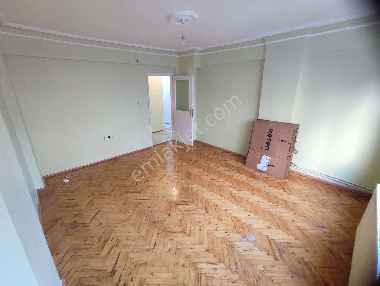 Reha Medin Armağanevlerde İfm Karşısı 80m2 Arakat 2+1 — fotoğraf 3