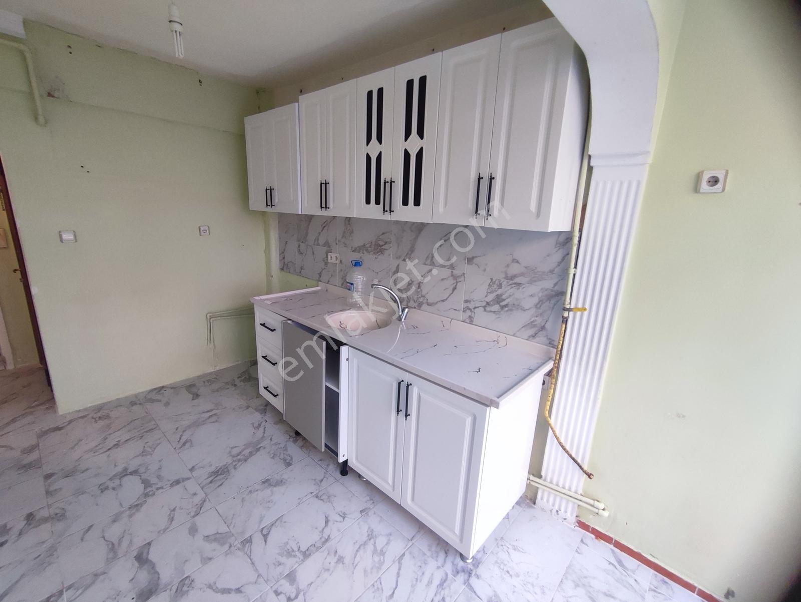 Reha Medin Armağanevlerde İfm Karşısı 80m2 Arakat 2+1 — fotoğraf 6