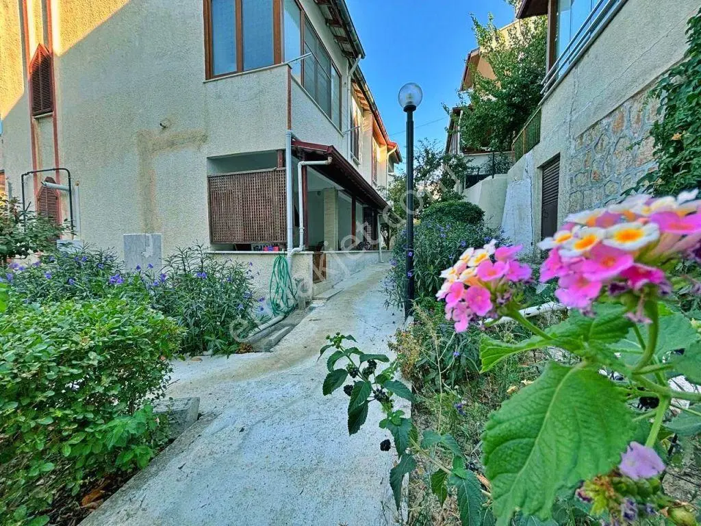 Yetkisi Uytundan Pelitköyde Denize 50 Mt. Doğalgazlı 3+1 Villa — fotoğraf 17