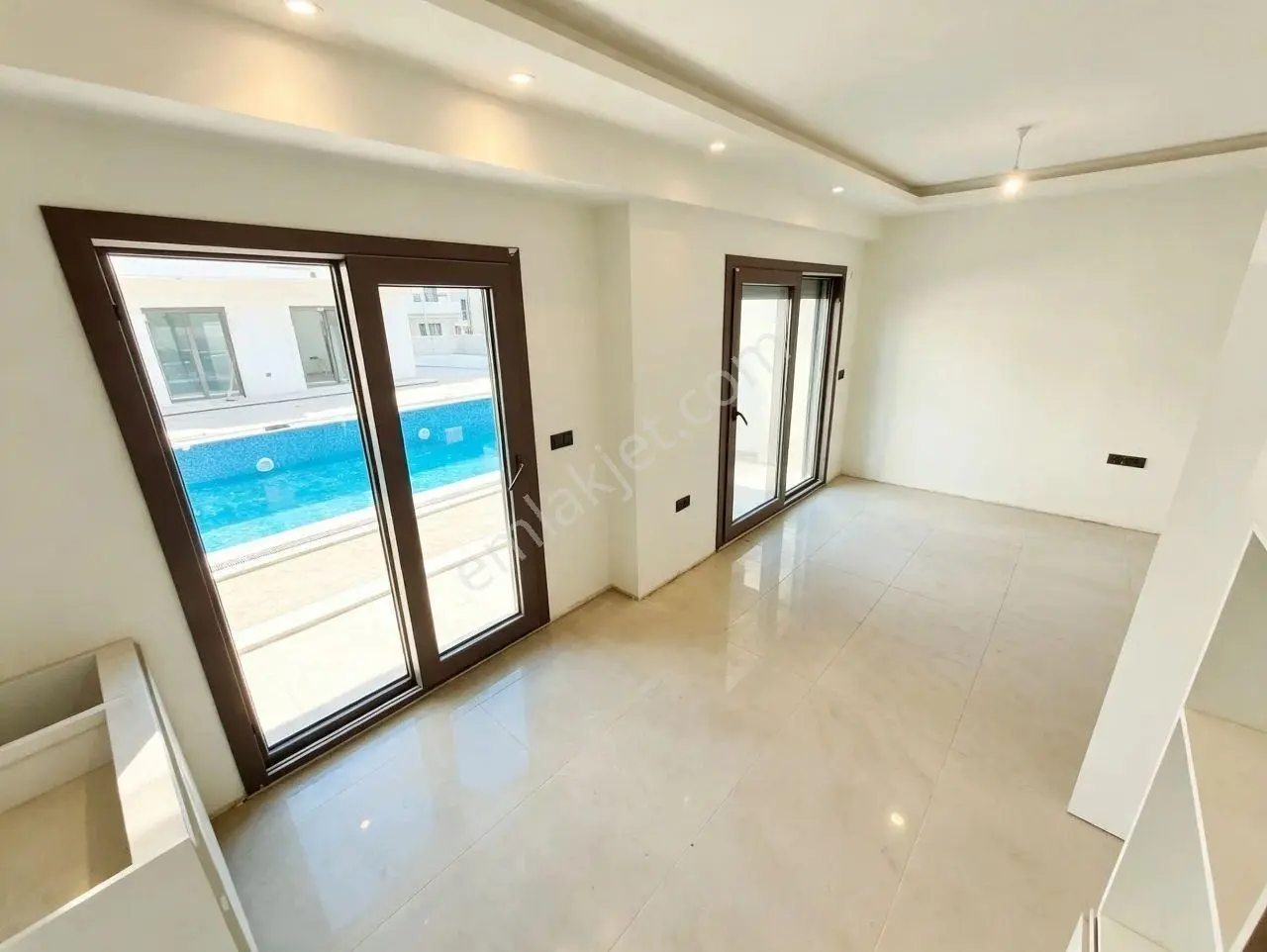 Uytundan Kızılkeçilide Otoparklı Havuzlu Sıfır 3+1 Lüks Villa — fotoğraf 7