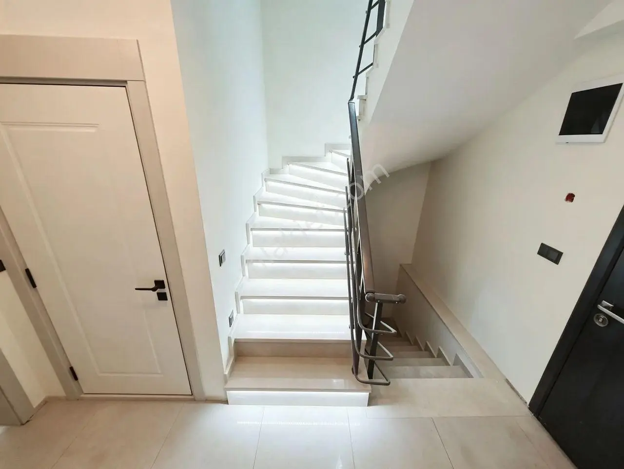 Uytundan Kızılkeçilide Otoparklı Havuzlu Sıfır 3+1 Lüks Villa — fotoğraf 9
