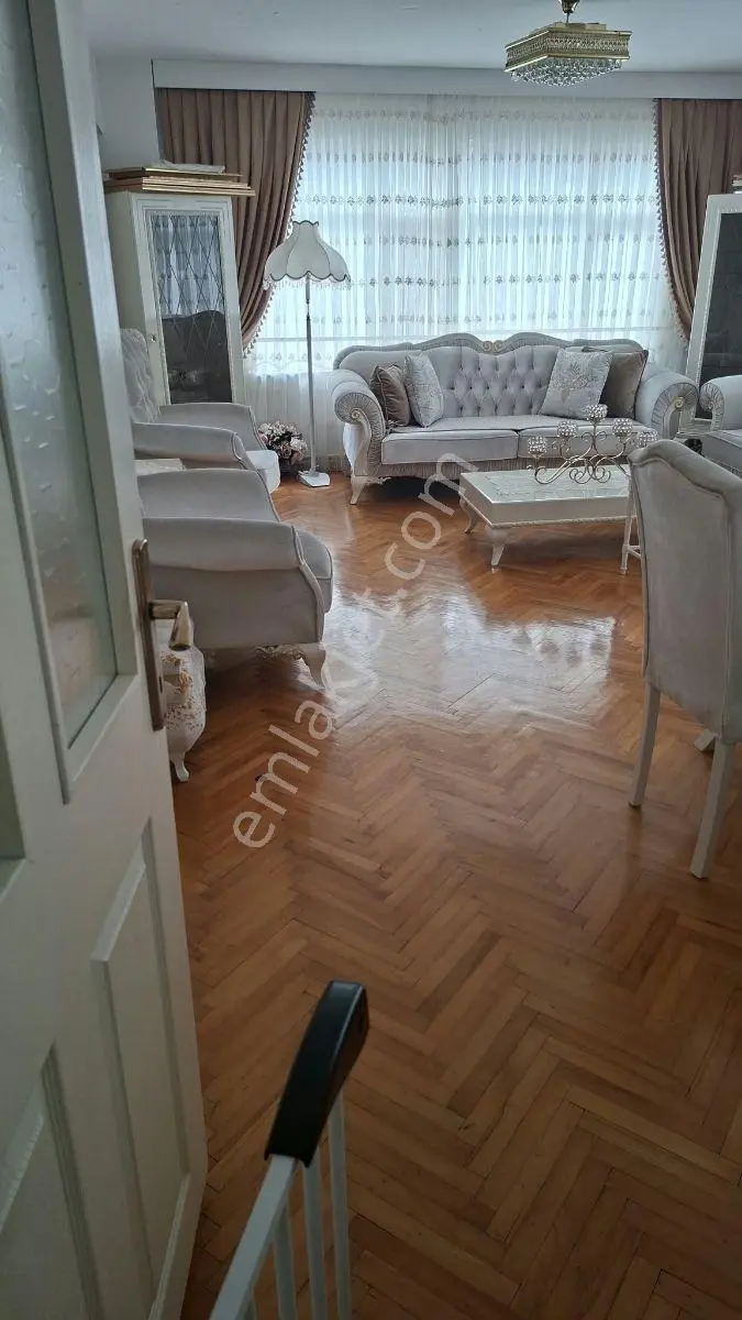 Fatih Maltada 3. Kat 2+1 Banyo Wc Ayri Köse Daire Balkonlu