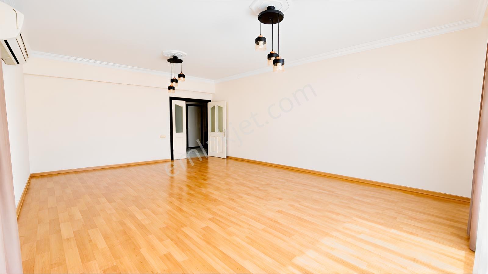 Konyaaltında Ayrıcalıklı Site Yaşamı Manzaralı 3 Cepheli 3+1 — fotoğraf 2