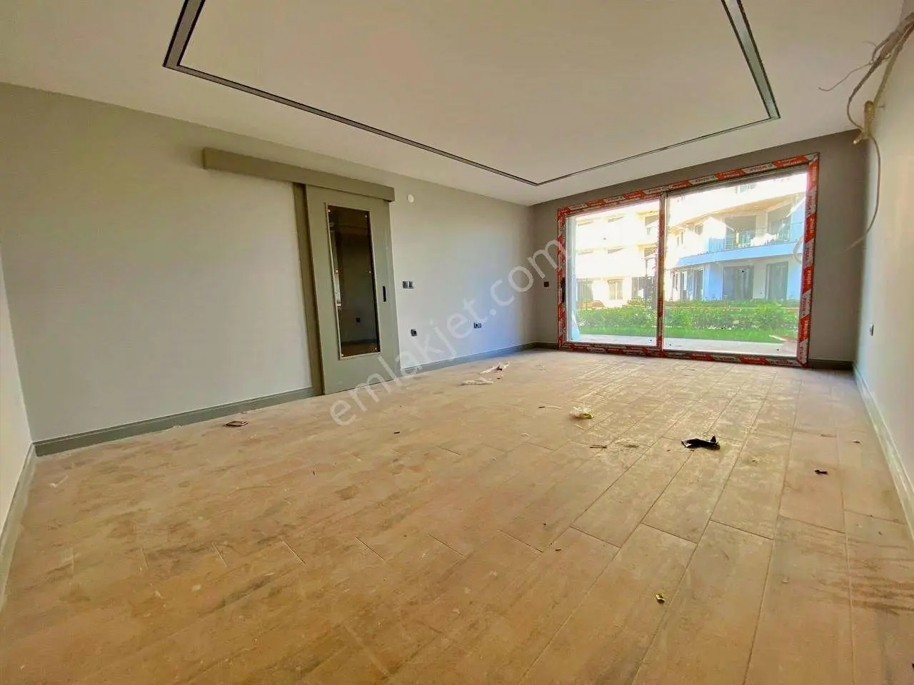 Uytundan Örende Havuzlu Ultralüks Sitede Bahçeli Satılık 2+1 — fotoğraf 7