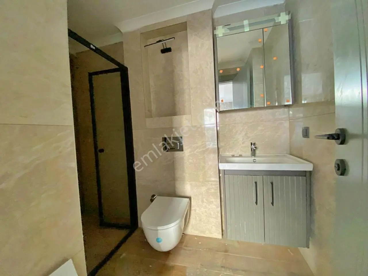 Uytundan Örende Havuzlu Ultralüks Sitede Bahçeli Satılık 2+1 — fotoğraf 9