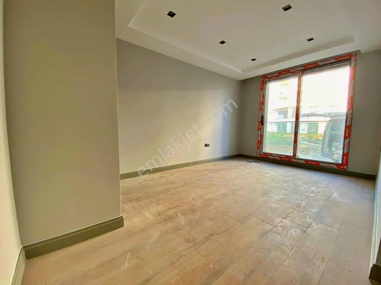Uytundan Örende Havuzlu Ultralüks Sitede Bahçeli Satılık 2+1 — fotoğraf 16