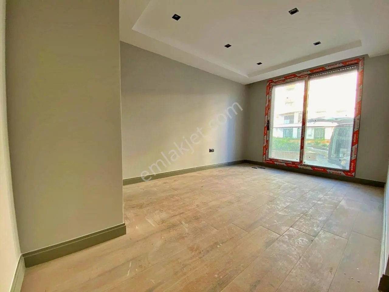 Uytundan Örende Havuzlu Ultralüks Sitede Bahçeli Satılık 2+1 — fotoğraf 18