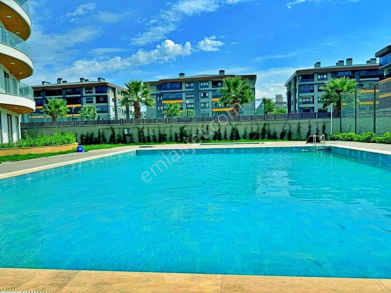 Uytundan Örende Havuzlu Ultralüks Sitede Bahçeli Satılık 2+1 — fotoğraf 19