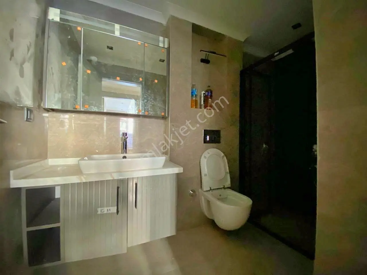 Uytundan Örende Havuzlu Ultralüks Sitede Bahçeli Satılık 2+1 — fotoğraf 20