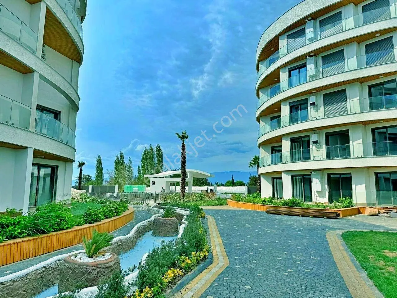 Uytundan Örende Havuzlu Ultralüks Sitede Bahçeli Satılık 2+1 — fotoğraf 22