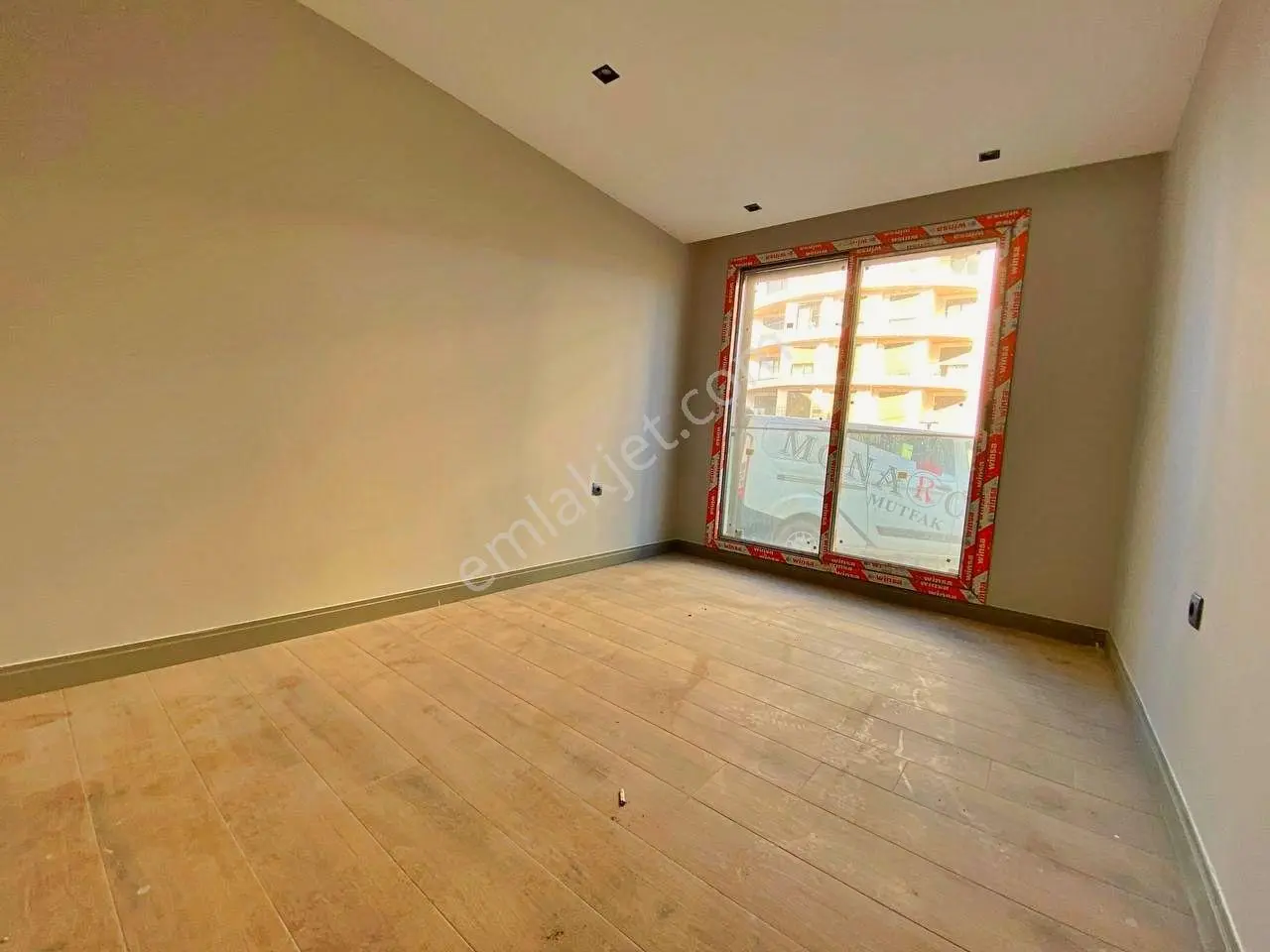 Uytundan Örende Havuzlu Ultralüks Sitede Bahçeli Satılık 2+1 — fotoğraf 23