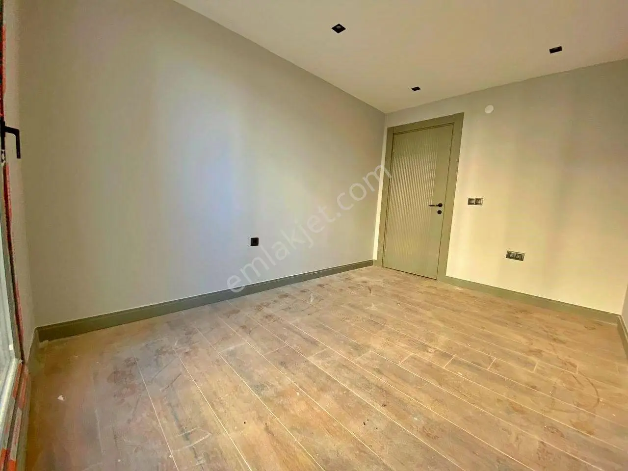 Uytundan Örende Havuzlu Ultralüks Sitede Bahçeli Satılık 2+1 — fotoğraf 25