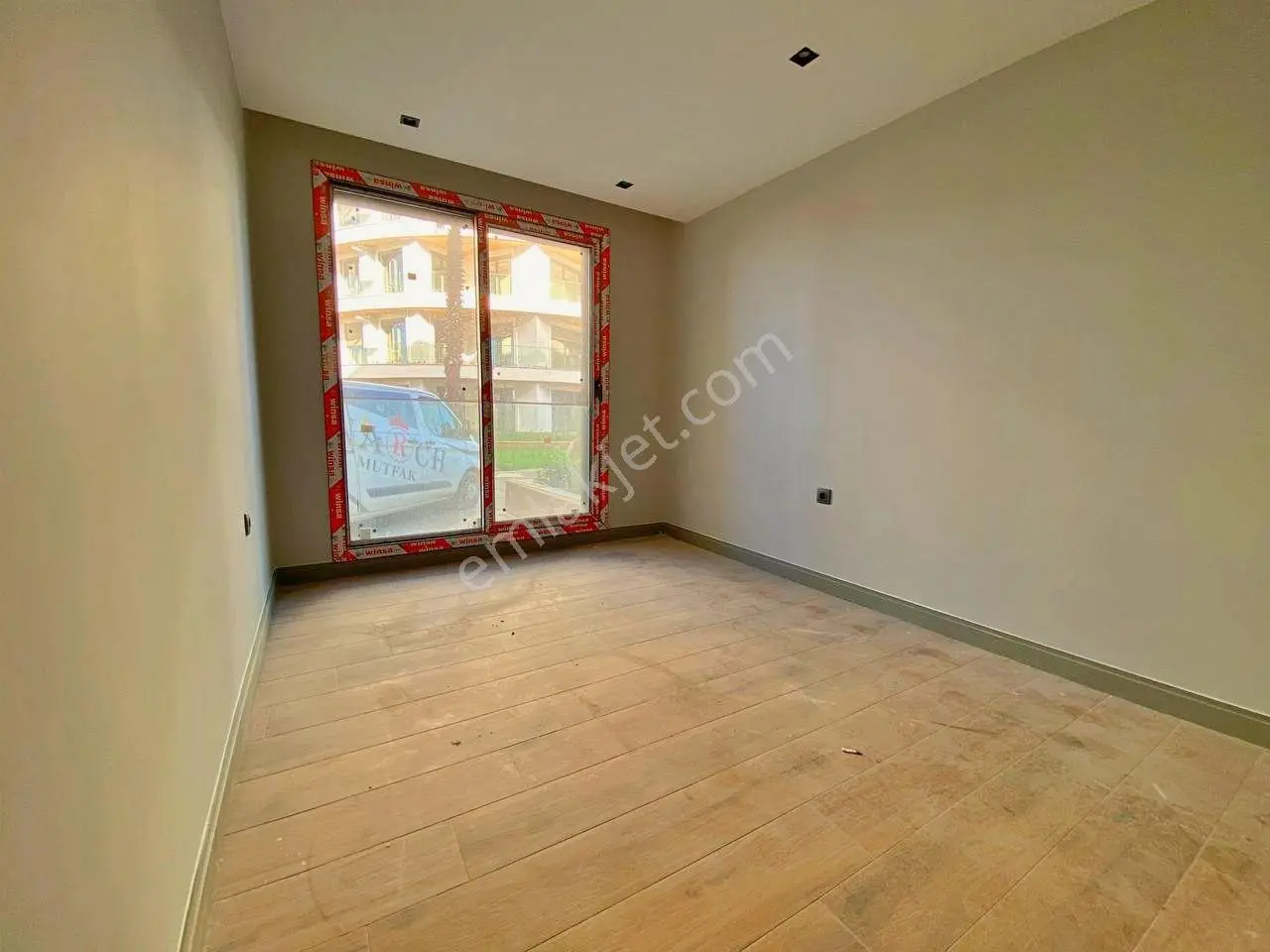 Uytundan Örende Havuzlu Ultralüks Sitede Bahçeli Satılık 2+1 — fotoğraf 26