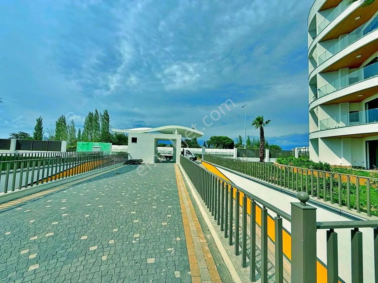 Uytundan Örende Havuzlu Ultralüks Sitede Bahçeli Satılık 2+1 — fotoğraf 27