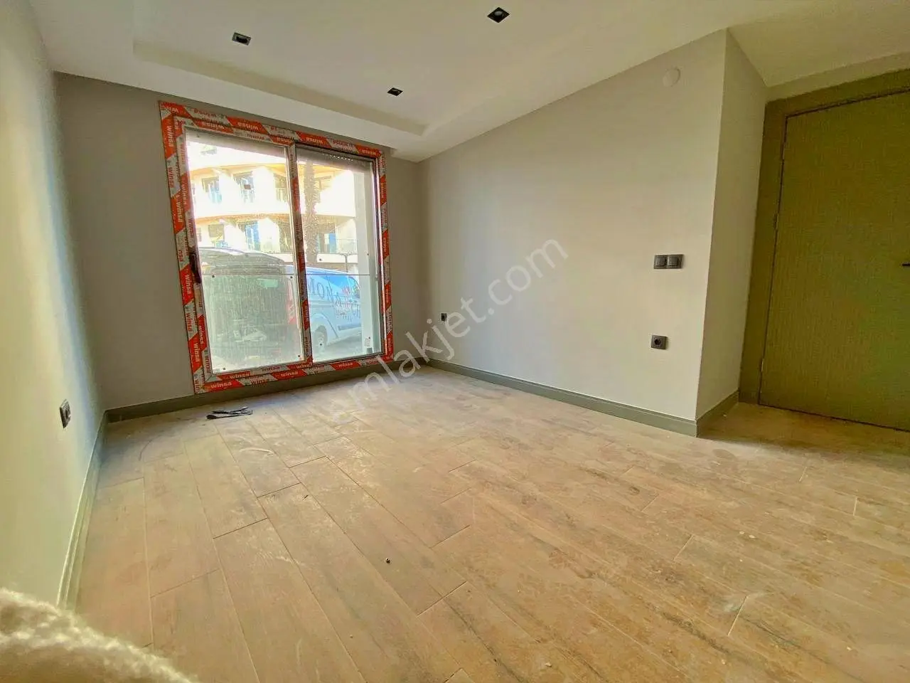 Uytundan Örende Havuzlu Ultralüks Sitede Bahçeli Satılık 2+1 — fotoğraf 31