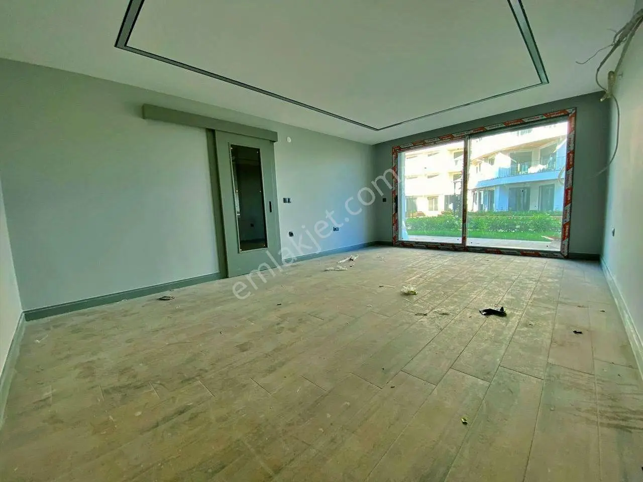 Uytundan Örende Havuzlu Ultralüks Sitede Bahçeli Satılık 2+1 — fotoğraf 33