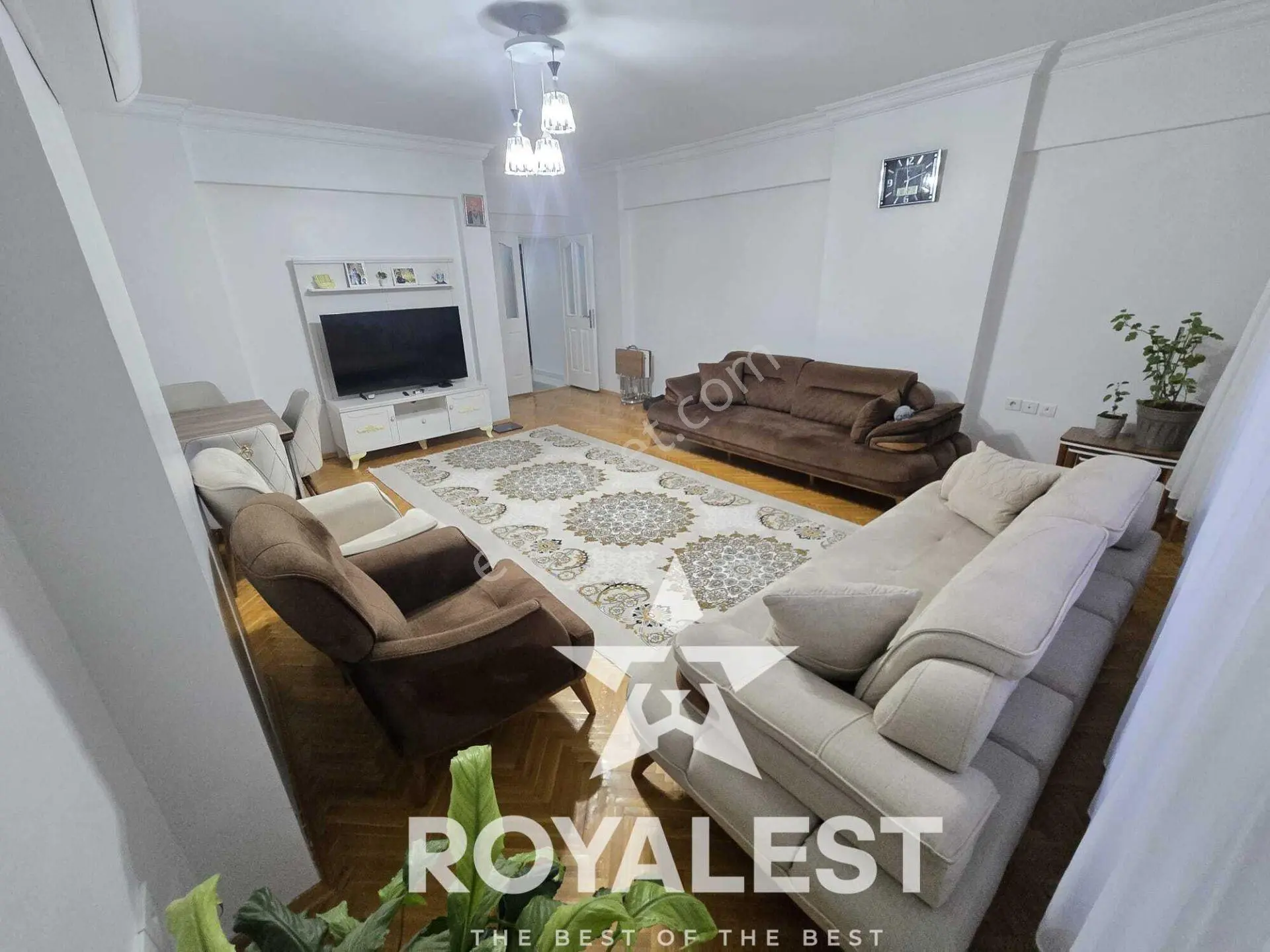 Royales'ten Tramvaya Yakını Ara Kat Site İçi Geniş Ve Ferah 3+1 — fotoğraf 2