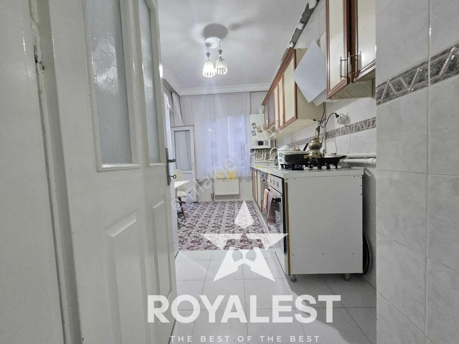 Royales'ten Tramvaya Yakını Ara Kat Site İçi Geniş Ve Ferah 3+1 — fotoğraf 4