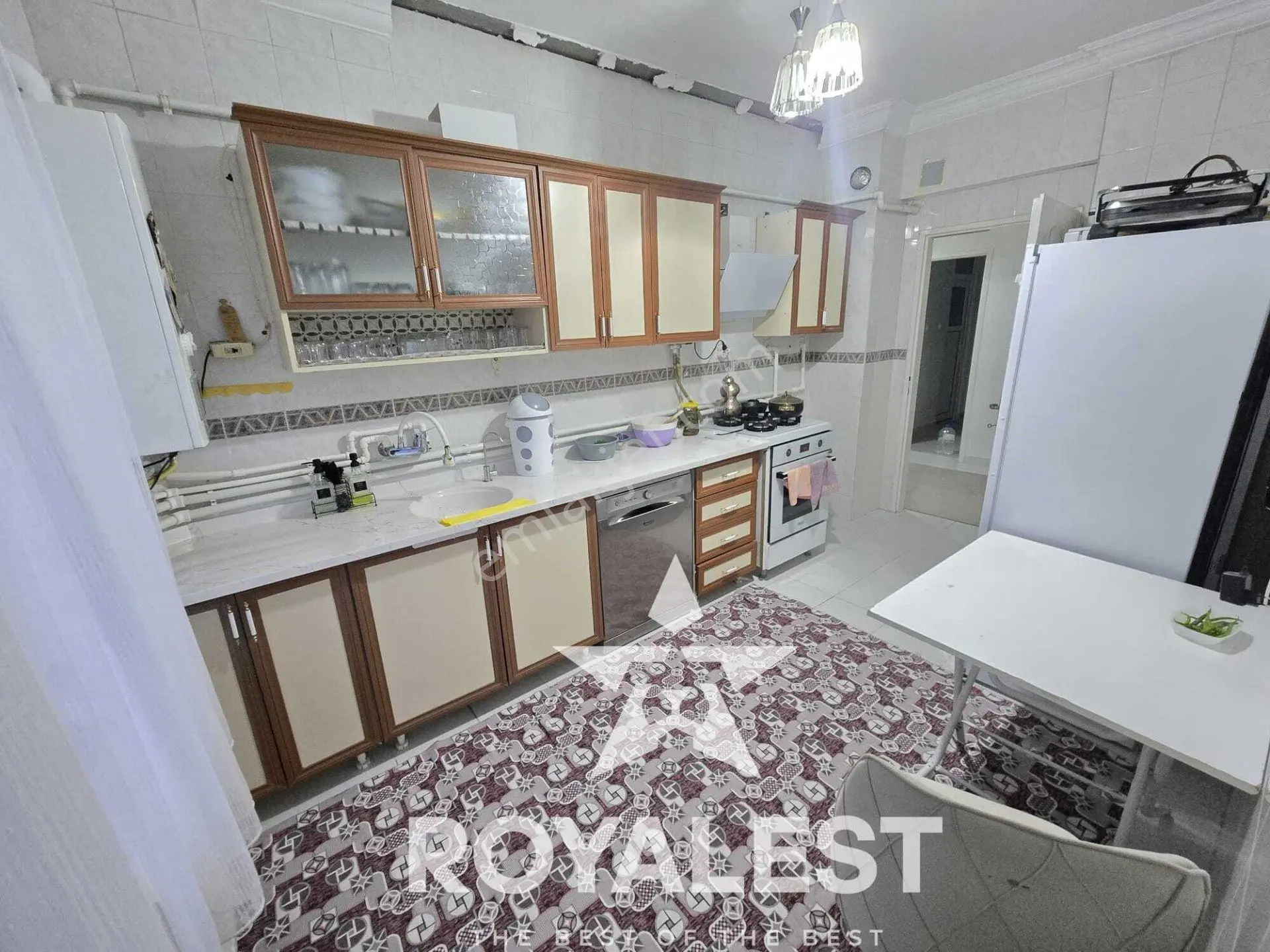 Royales'ten Tramvaya Yakını Ara Kat Site İçi Geniş Ve Ferah 3+1 — fotoğraf 5