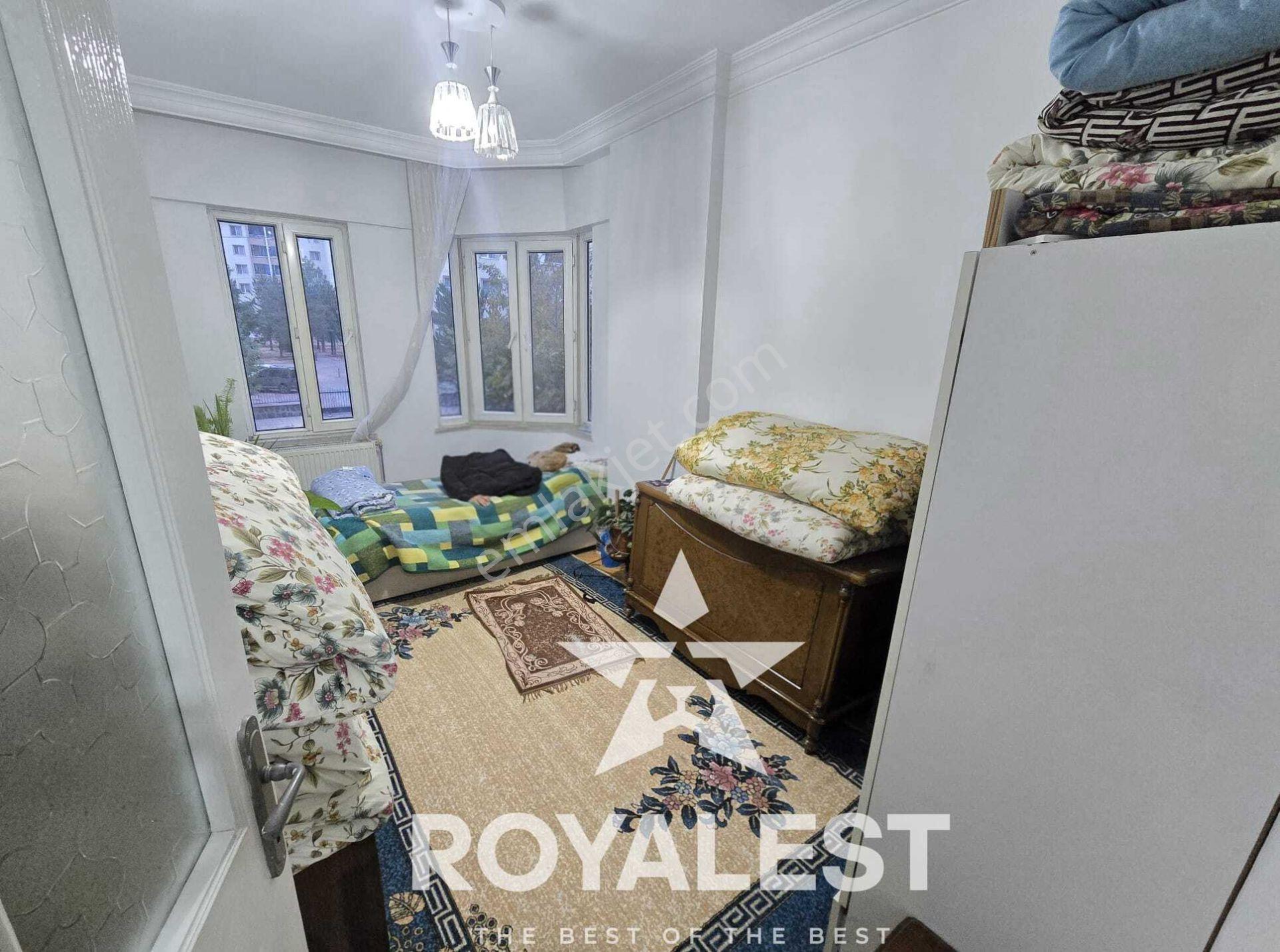 Royales'ten Tramvaya Yakını Ara Kat Site İçi Geniş Ve Ferah 3+1 — fotoğraf 8
