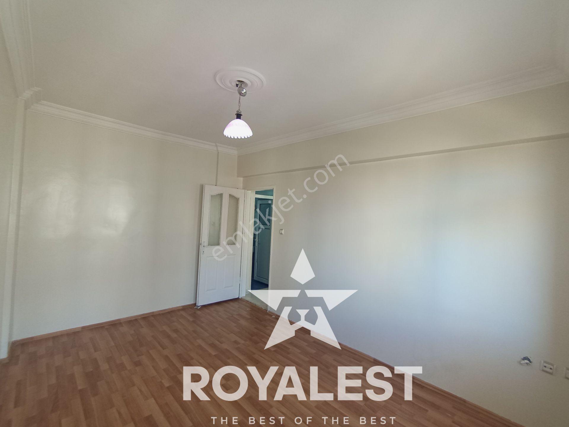 Royales'ten Tramvaya Yakını Ara Kat Site İçi Geniş Ve Ferah 3+1 — fotoğraf 13