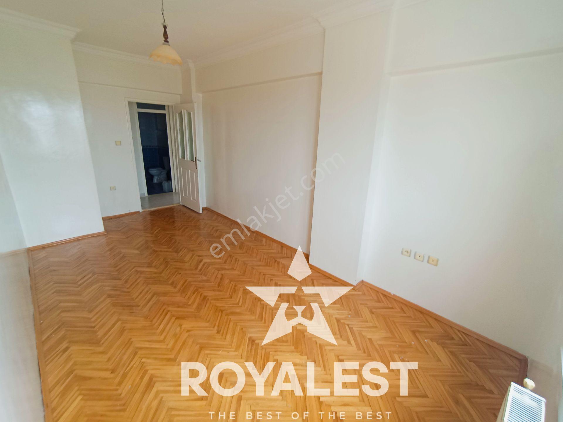 Royales'ten Tramvaya Yakını Ara Kat Site İçi Geniş Ve Ferah 3+1 — fotoğraf 14