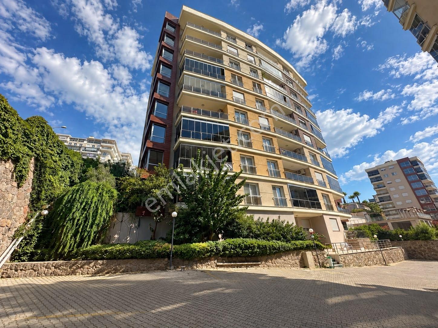 Bayraklı Körfez Mah. Panorama Sitesi 3+1 Net 145M2 Satılık Daire