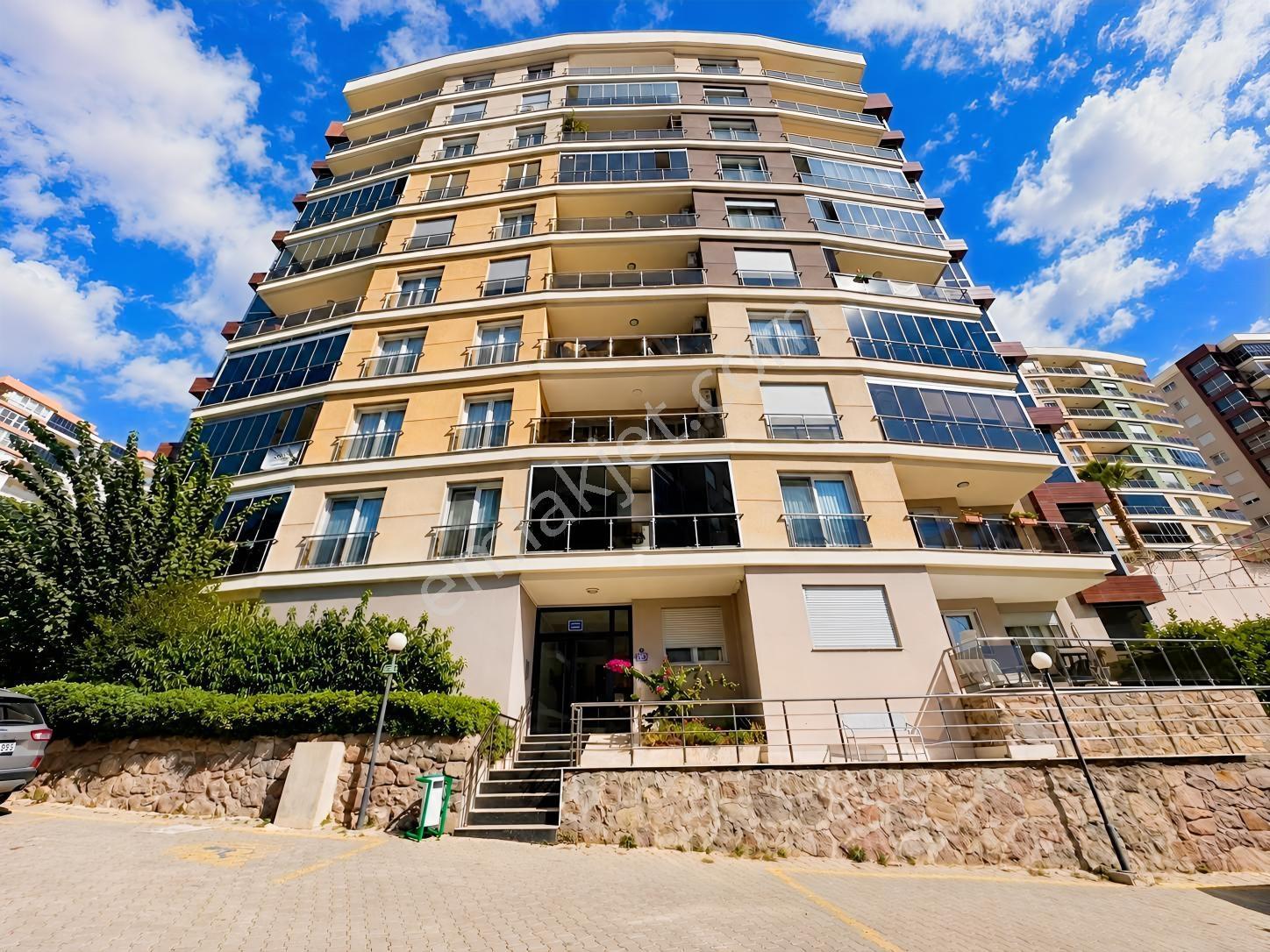 Bayraklı Körfez Mah. Panorama Sitesi 3+1 Net 145m2 Satılık Daire — fotoğraf 2