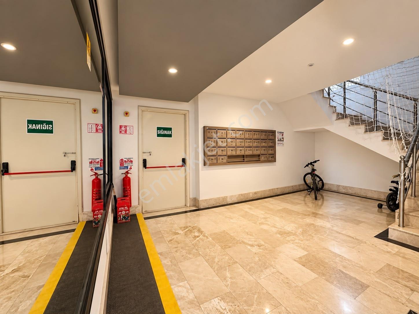 Bayraklı Körfez Mah. Panorama Sitesi 3+1 Net 145m2 Satılık Daire — fotoğraf 3