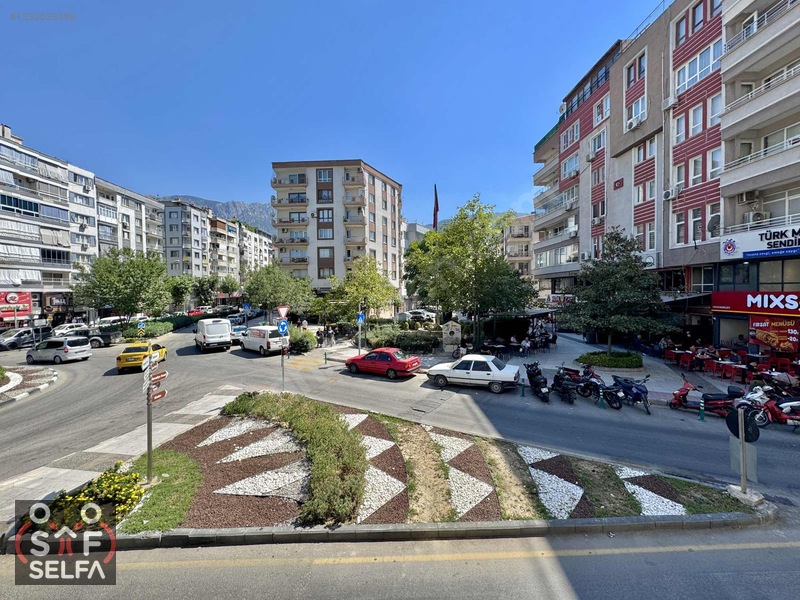 Manisa Lisesi Yanında 3+1 Doğal Gazlı Kiralık Daire