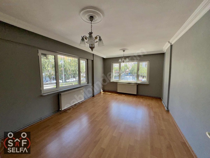 Manisa Lisesi Yanında 3+1 Doğal Gazlı Kiralık Daire — fotoğraf 3