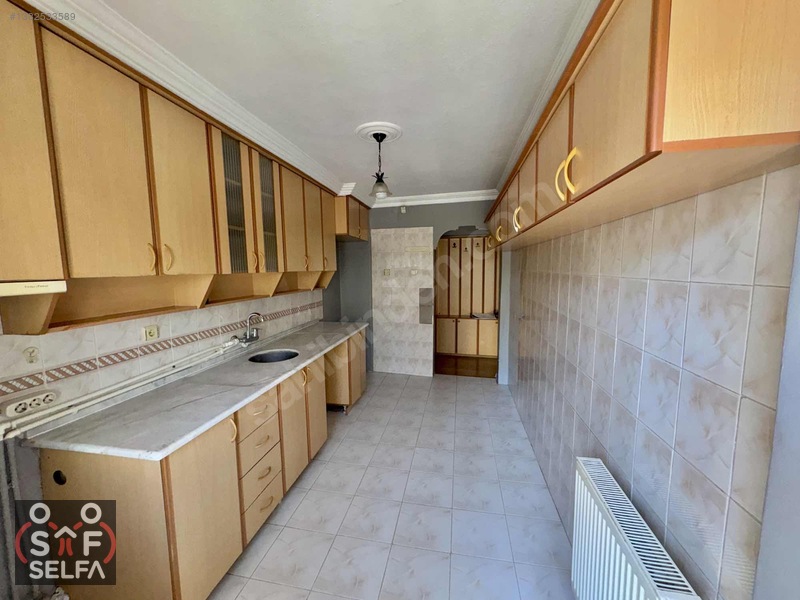 Manisa Lisesi Yanında 3+1 Doğal Gazlı Kiralık Daire — fotoğraf 13