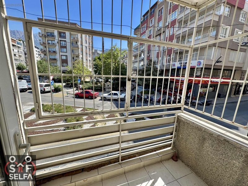 Manisa Lisesi Yanında 3+1 Doğal Gazlı Kiralık Daire — fotoğraf 15