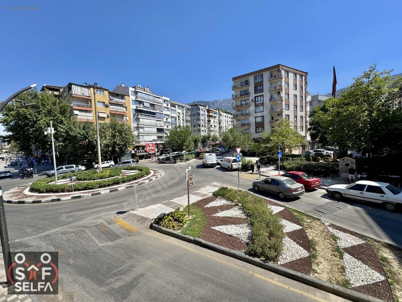 Manisa Lisesi Yanında 3+1 Doğal Gazlı Kiralık Daire — fotoğraf 17
