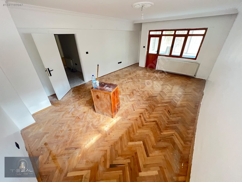 Ayvalı Seval Caddesi Yakını 4+1 Giriş Kat Geniş Bakımlı Daire
