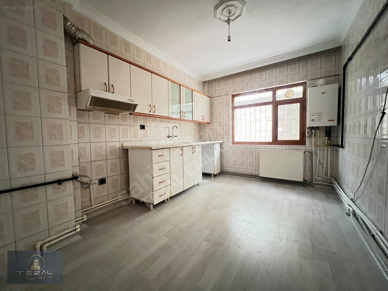 Ayvalı Seval Caddesi Yakını 4+1 Giriş Kat Geniş Bakımlı Daire — fotoğraf 3