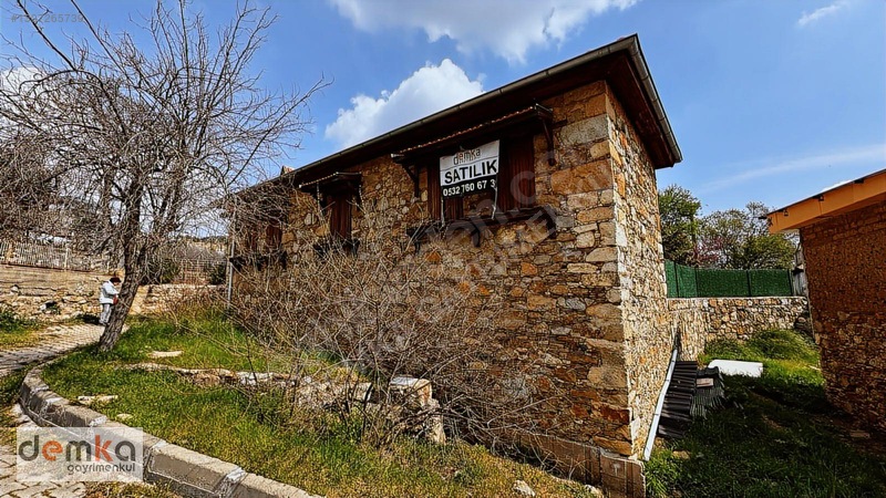 Seferihisar Orhanlı'da Satılık Bakımlı Taş Ev — fotoğraf 2