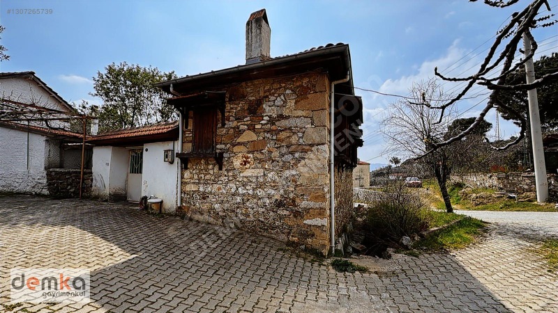 Seferihisar Orhanlı'da Satılık Bakımlı Taş Ev — fotoğraf 3
