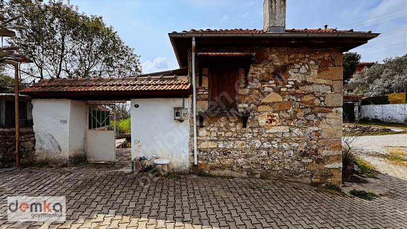 Seferihisar Orhanlı'da Satılık Bakımlı Taş Ev — fotoğraf 5