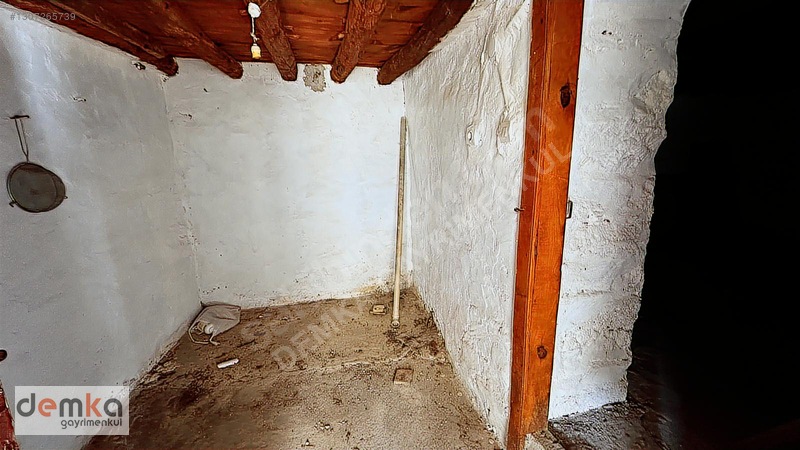 Seferihisar Orhanlı'da Satılık Bakımlı Taş Ev — fotoğraf 41