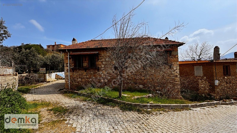 Seferihisar Orhanlı'da Satılık Bakımlı Taş Ev — fotoğraf 45