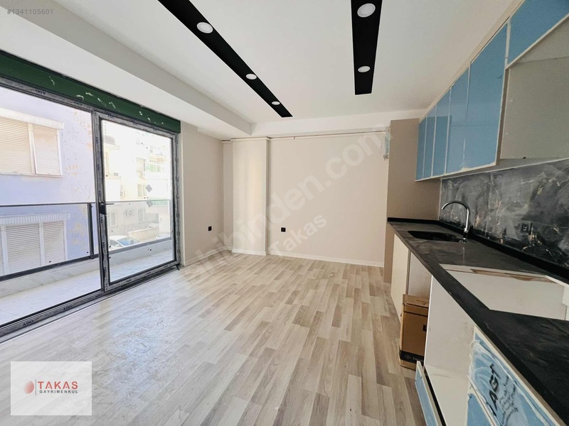 Deniz Mahallesinde Sıfır Bina Kiralık 1+1 Daireler — fotoğraf 3