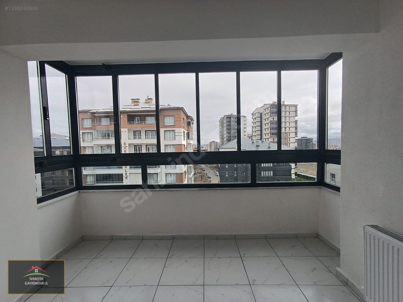 İvarota'dan Kılavuz Mah.istanbul Park Karşısı Sıfır Lux 3+1 — fotoğraf 2