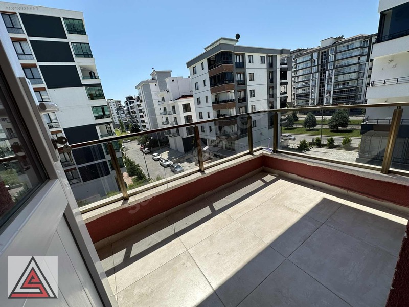 Ataşehir'den Çobanlı Tramvay Durağı Altında Fulleşyalı 1+1 Daire — fotoğraf 11