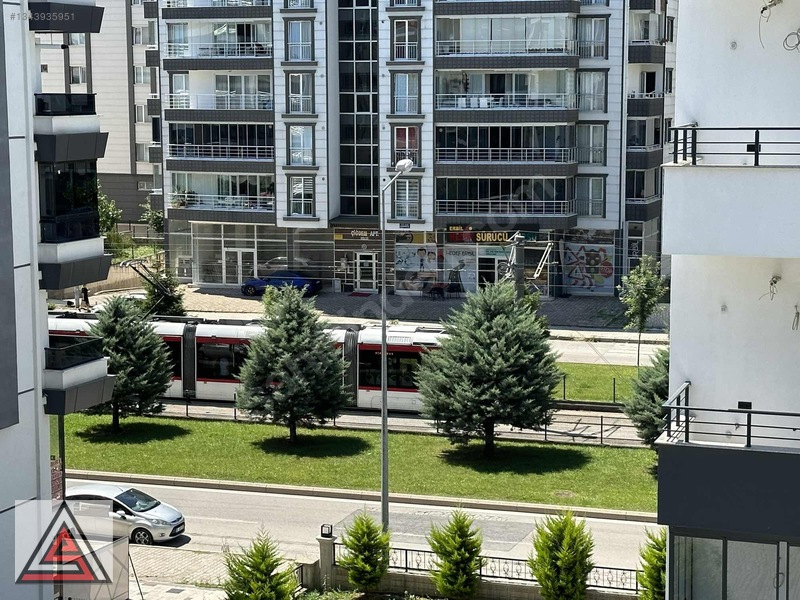 Ataşehir'den Çobanlı Tramvay Durağı Altında Fulleşyalı 1+1 Daire — fotoğraf 12