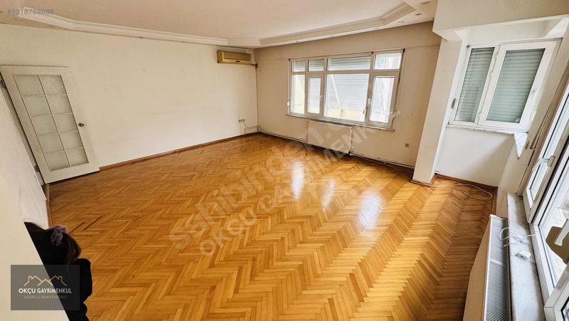 Okçu Gayrimenkulden Yeşilköy'de Sahile Çok Yakın Boş 3+1 Ara Kat — fotoğraf 2
