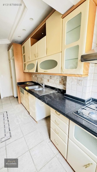 Okçu Gayrimenkulden Yeşilköy'de Sahile Çok Yakın Boş 3+1 Ara Kat — fotoğraf 6
