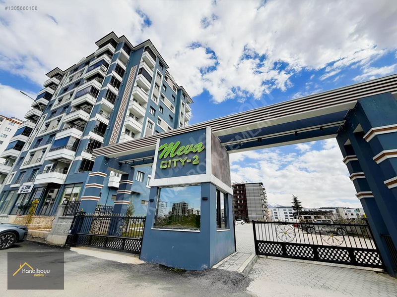 Güngör Caddesi'nde Satılık 4.5+1 Lüks Sıfır Daire — fotoğraf 2
