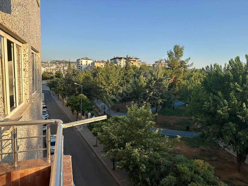 Siirt Aksoy Emlaktan Kıztepesinde 3+1 Satılık Daire — fotoğraf 13