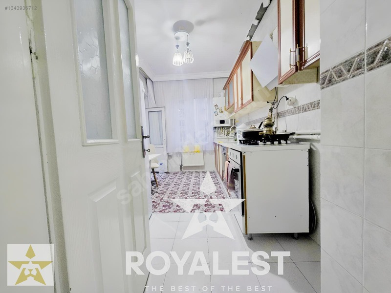 Royales'ten Tramvaya Yakını Ara Kat Site İçi Geniş Ve Ferah 3+1 — fotoğraf 5